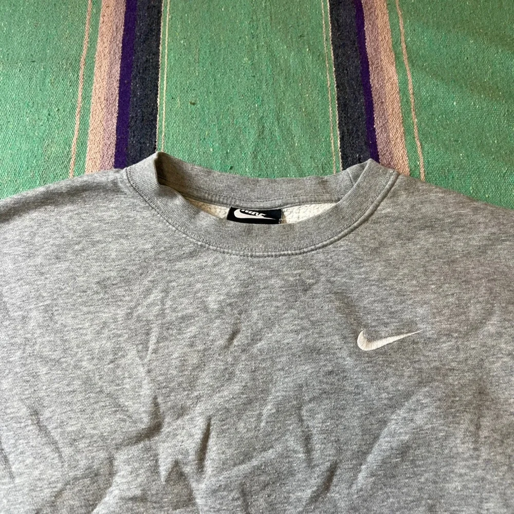 Nike Sweatshirt Women Small Gray Cropped Oversized Crewneck Fleece Pullover AV60